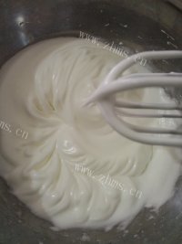 自制酸奶戚风蛋糕做法图解9)