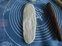 自制香肠面包做法图解5)