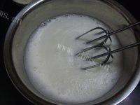 色味俱佳的奶油蛋糕卷做法图解4)