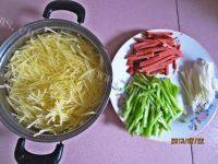自制炝拌土豆丝做法图解2)