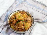 美味的土豆粉蒸鸡做法图解7)
