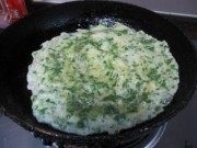 喷香的菠菜鸡蛋饼做法图解3)