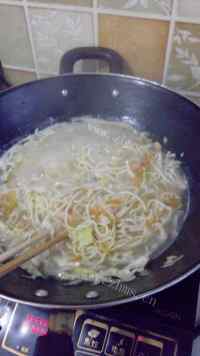 美味的青菜面条