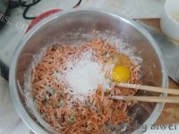 美味的胡萝卜素丸子做法图解6)