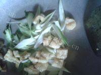 家常菜油豆腐炒青菜做法图解4)