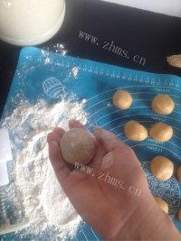 自制紫薯月饼做法图解7)