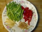 家常菜红辣椒炒四季豆做法图解2)