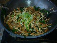 家常菜韭菜炒豆腐干做法图解8)