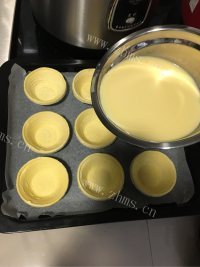 垂涎欲滴的原味葡式蛋挞做法图解7)