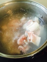 芳香四溢的西洋菜猪骨汤做法图解2)