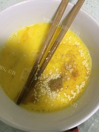特下饭的虾仁炒蛋做法图解4)