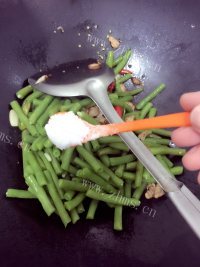 芳香四溢的长豆角炒肉做法图解6)