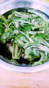 家常菜香椿芽拌豆腐做法图解3)