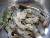 味道十足的炸虾球做法图解2)