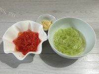 家常凉拌蒜蓉瓜翠做法图解9)