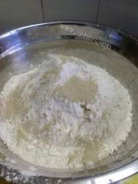 美味的鲜奶吐司做法图解2)