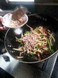 家常鱼香肉丝做法图解8)