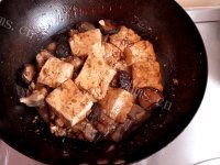 五味俱全的梭鱼炖豆腐做法图解7)