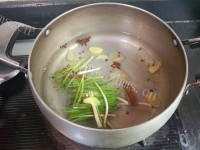 鲜美沪式爆鲫鱼做法图解6)