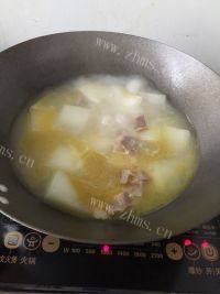 美味的咸肉冬瓜汤做法图解6)