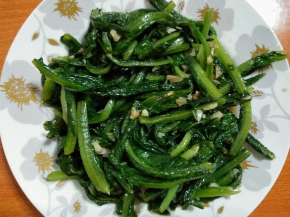 美味的蒜蓉油麦菜