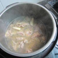 懒人菜-牛肉炖萝卜做法图解4)