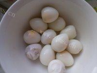美味的虎皮鹌鹑蛋做法图解1)
