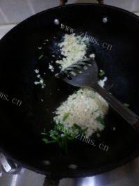美味的蒜蓉蒸鲍鱼做法图解4)