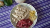 家常菜瘦肉豆腐做法图解1)