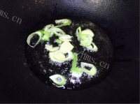色香味俱全的虾仁炒丝瓜做法图解6)