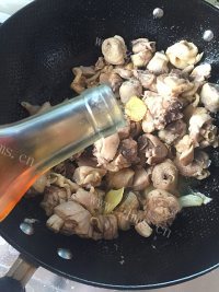 美味的黄焖鸡做法图解4)
