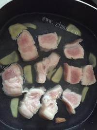 美味的五花肉卤蛋做法图解3)