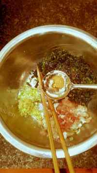 美味的荠菜猪肉饺子做法图解8)
