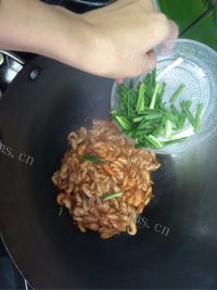 家常菜清炒河虾做法图解5)