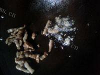 很有食欲的五花肉炒白菜做法图解3)