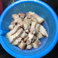 简单易学的美味电饭煲酱香五花肉做法图解12)