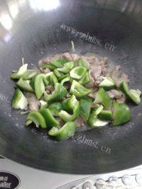 家常菜甜椒炒肉片做法图解7)
