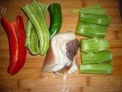 家常菜腊肉炒莴苣做法图解1)