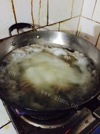 家常菜尖椒肥肠做法图解5)