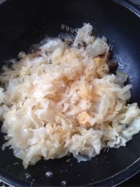 美味银耳炖粉做法图解4)