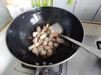 美味的胡萝卜烧鸡腿根做法图解6)