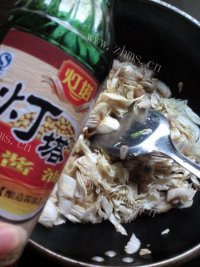 香气浓郁的白菜猪肉炖粉条做法图解6)