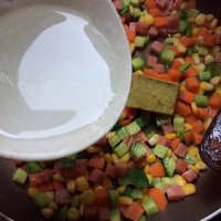 美味的咖哩炒饭做法图解5)