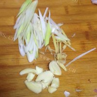 唇齿留香的香煎鸡腿做法图解4)
