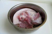 陶醉其中的芋头红烧肉做法图解3)