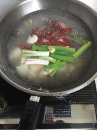 好吃的腊鸡山药汤做法图解3)