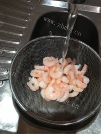 好吃的虾仁西兰花炒蘑菇做法图解3)