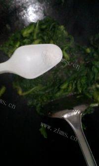 清爽的清炒茼蒿做法图解4)
