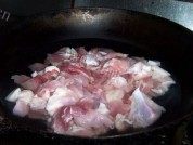 美味的芋头炖肉做法图解1)