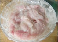「健康美食」菠萝咕咾肉做法图解3)